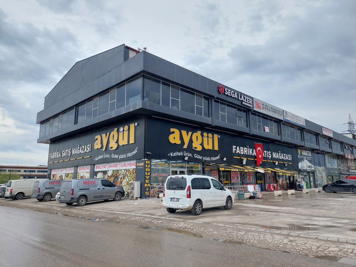 SENTEZ' den BULVAR ÜZERİNDE KÖŞE BAŞI 180M2 DUBLEKS OFİS